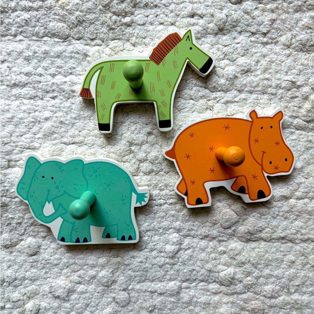 Set of 3 nursery wooden clothing pegs